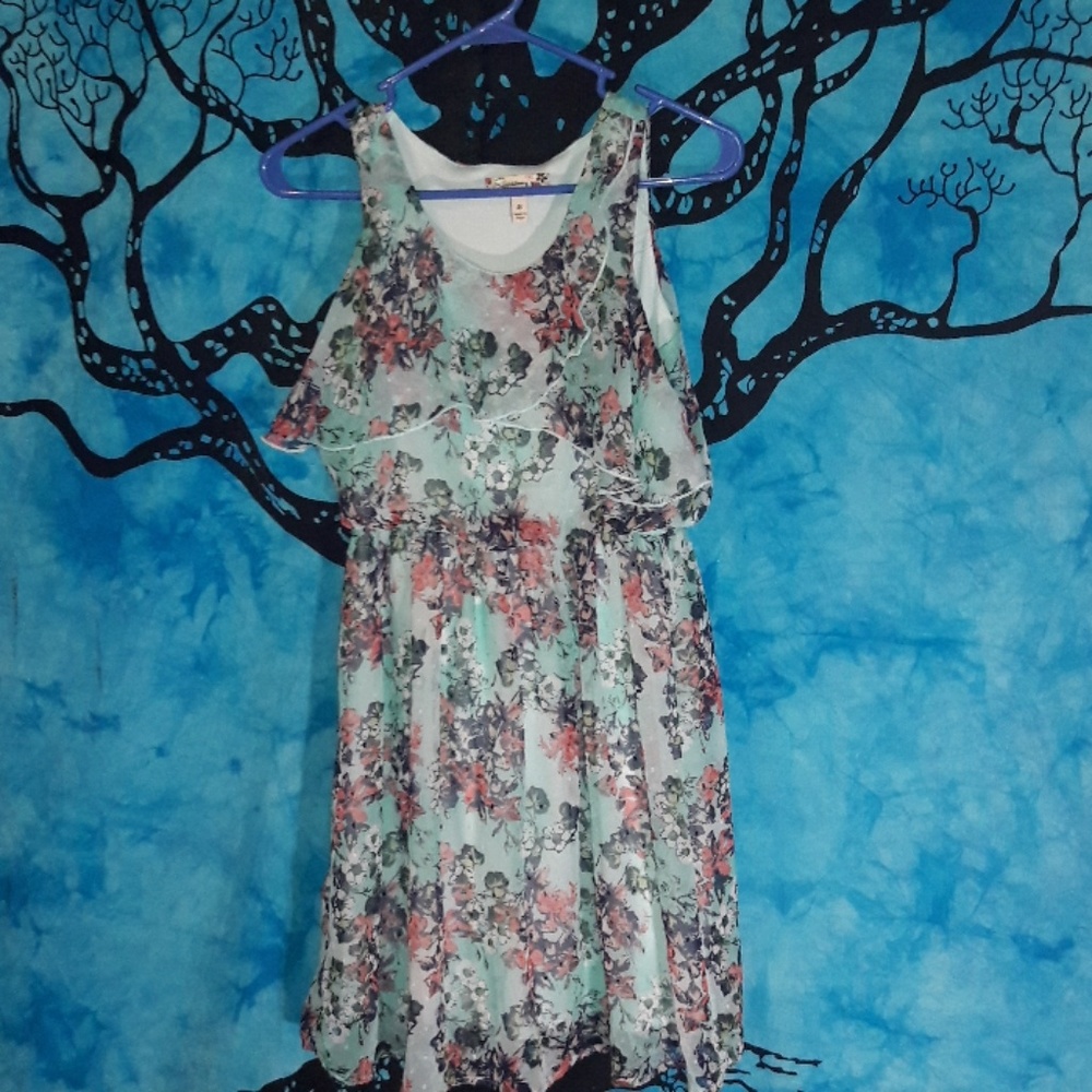 Floral print dress w/ ruffle